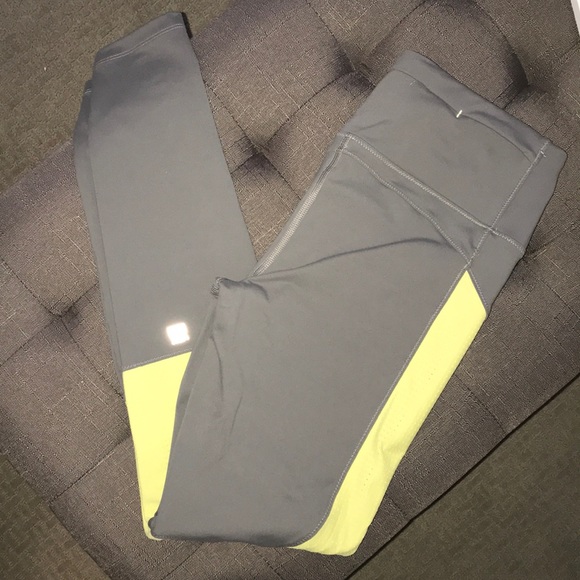 Victoria's Secret Pants - VS knockout leggings 💪🏼